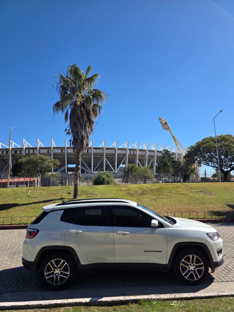 Jeep Compass Sport automatica — foto 2